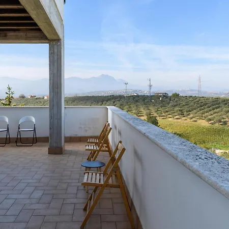 Stunning In With Swimming Pool Moscufo