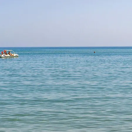 Stunning In With Swimming Pool Moscufo